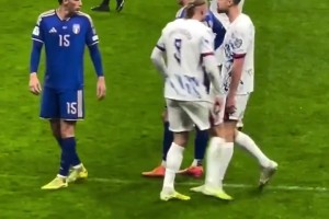 你再摸一下試試??！哈蘭德被揪小辮子后怒指對(duì)手