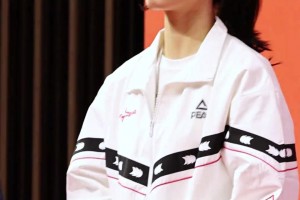 哈登：大師給我算算吧，我到底跟誰(shuí)八字不合？！