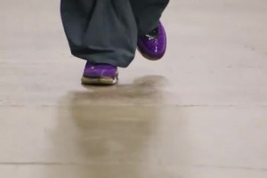 又換鞋了！勇士打熱火，庫(kù)里上腳了韋德的球鞋