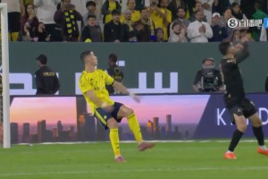 ??驚世駭俗！40歲C羅精彩倒鉤破門！利雅得勝利4-1賽哈特海灣！