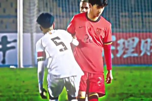 尊重！被進14個球東帝汶球員哭了，U16國足球員主動上前安慰