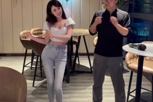 雨哥跟美女APT舞蹈挑戰(zhàn)，是太緊張了還是太僵硬了??