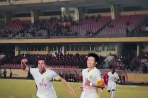 卡里烏斯附體??！現(xiàn)場視角再看河內(nèi)門將超巨失誤送林良銘得分