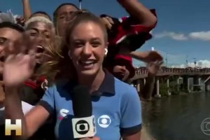 怒斥！女記者直播時(shí)遭弗拉門(mén)戈球迷狂拽頭發(fā)