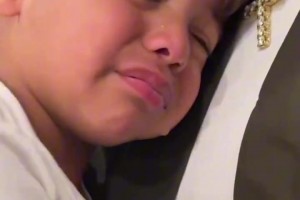 快樂一家！保羅·喬治與家人們?cè)诟卸鞴?jié)享受火雞大餐～????