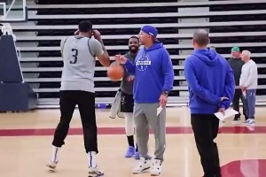 嚇一跳！歐文此前訓(xùn)練時(shí)想和濃眉單挑，被基德及時(shí)制止