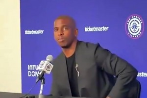 保羅加盟時曾表示：哈登喜歡泡訓(xùn)練館！我和登還有未竟事業(yè)！