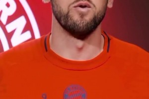 拜仁球員在美國(guó)職業(yè)足球大聯(lián)盟杯決賽前向托馬斯·穆勒表達(dá)了支持