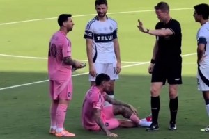 兩個(gè)老將了！實(shí)拍：決賽中梅西和穆勒的友好互動(dòng)！