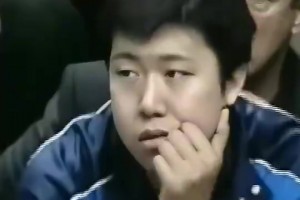 水爺穩(wěn)?。±鼓c(diǎn)球破門