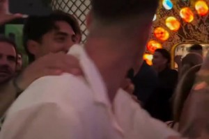 更衣室嗨瘋啦~塞爾塔在伯納烏主場(chǎng)0-2擊敗皇馬后全員陷入慶祝