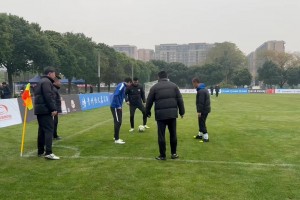 氛圍輕松！湖北隊(duì)賽前熱身環(huán)節(jié)：前國(guó)腳梅方與隊(duì)友搶圈！