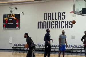 凱里·歐文正在給安東尼·戴維斯送出助攻！期待他們的 表現(xiàn)??